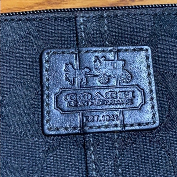 Coach Wristlet CUTE! - Picture 2 of 6